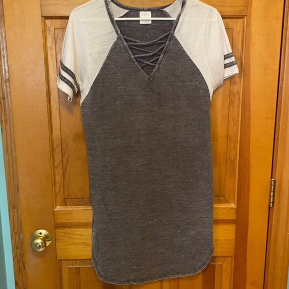 Casual T-shirt dress - Picture 1 of 2